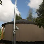 02 Jurta Hneda V Jablecnem Sadu Luxussátor *