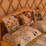 Οργανωμένο κάμπινγκ 02 Jurta Hneda V Jablecnem Sadu Chotetice