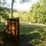 02 Jurta Hneda V Jablecnem Sadu