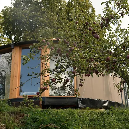 02 Jurta Hnědá V Jablečném Sadu Luxusní stan Chotetice
