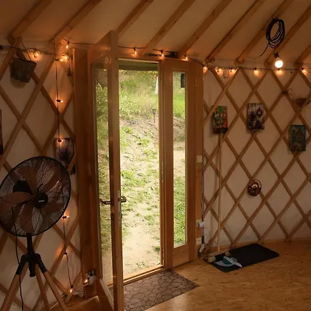 02 Jurta Hnědá V Jablečném Sadu Luxusní stan *