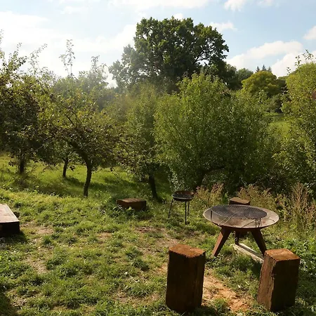 02 Jurta Hneda V Jablecnem Sadu Luxuszelt *