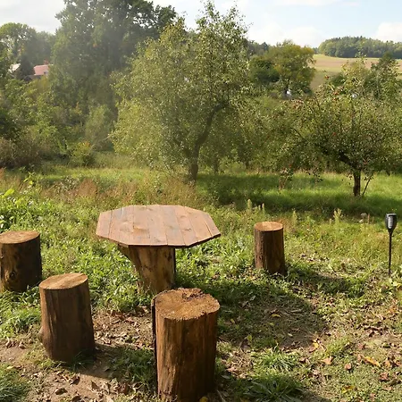 02 Jurta Hnědá V Jablečném Sadu Luxusní stan