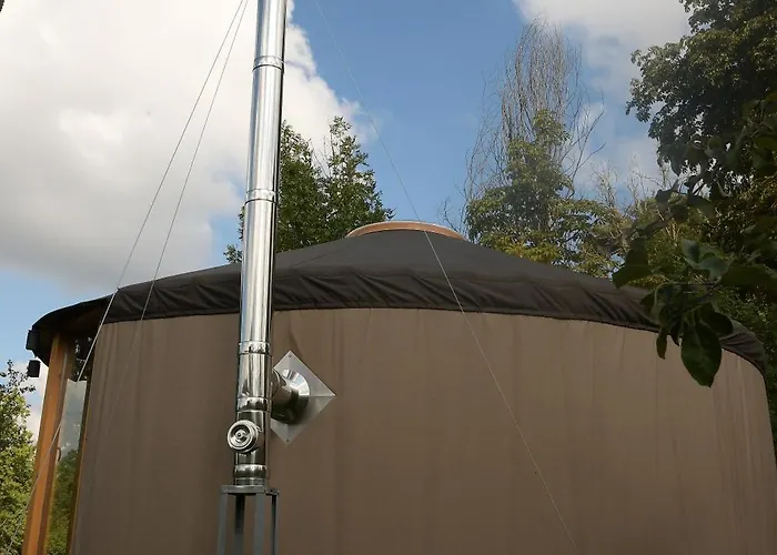 02 Jurta Hnědá V Jablečném Sadu Luxusní stan *