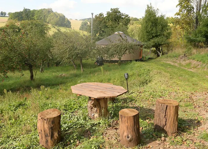 02 Jurta Hnědá V Jablečném Sadu Luxusní stan Chotetice