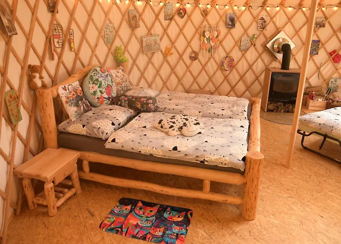 Luxusní stan 02 Jurta Hnědá V Jablečném Sadu *