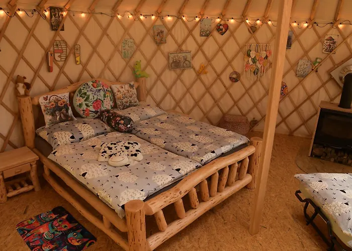 02 Jurta Hnědá V Jablečném Sadu *