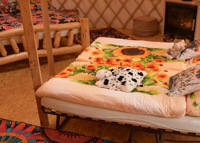 02 Jurta Hnědá V Jablečném Sadu Luxusní stan